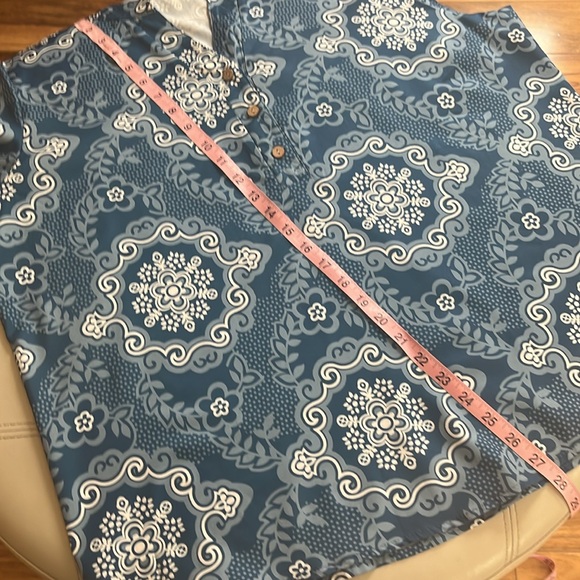 No tags but brand new LS Blouse. - Picture 4 of 4